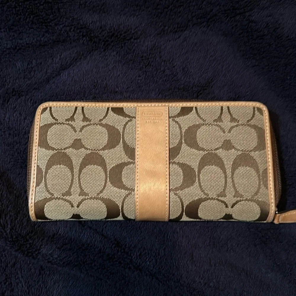 Coach Wallet - Picture 1 of 3